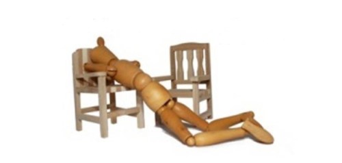 Ανδρείκελο πεσμένο στην καρέκλα