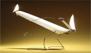 Εικόνα Κερί που βάζει το ίδιο φωτιά στον πισινό του