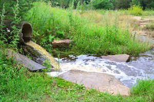 Εικόνα βρώμικο ποτάμι