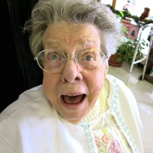 Εικόνα Γιαγιά σε έκπληξη